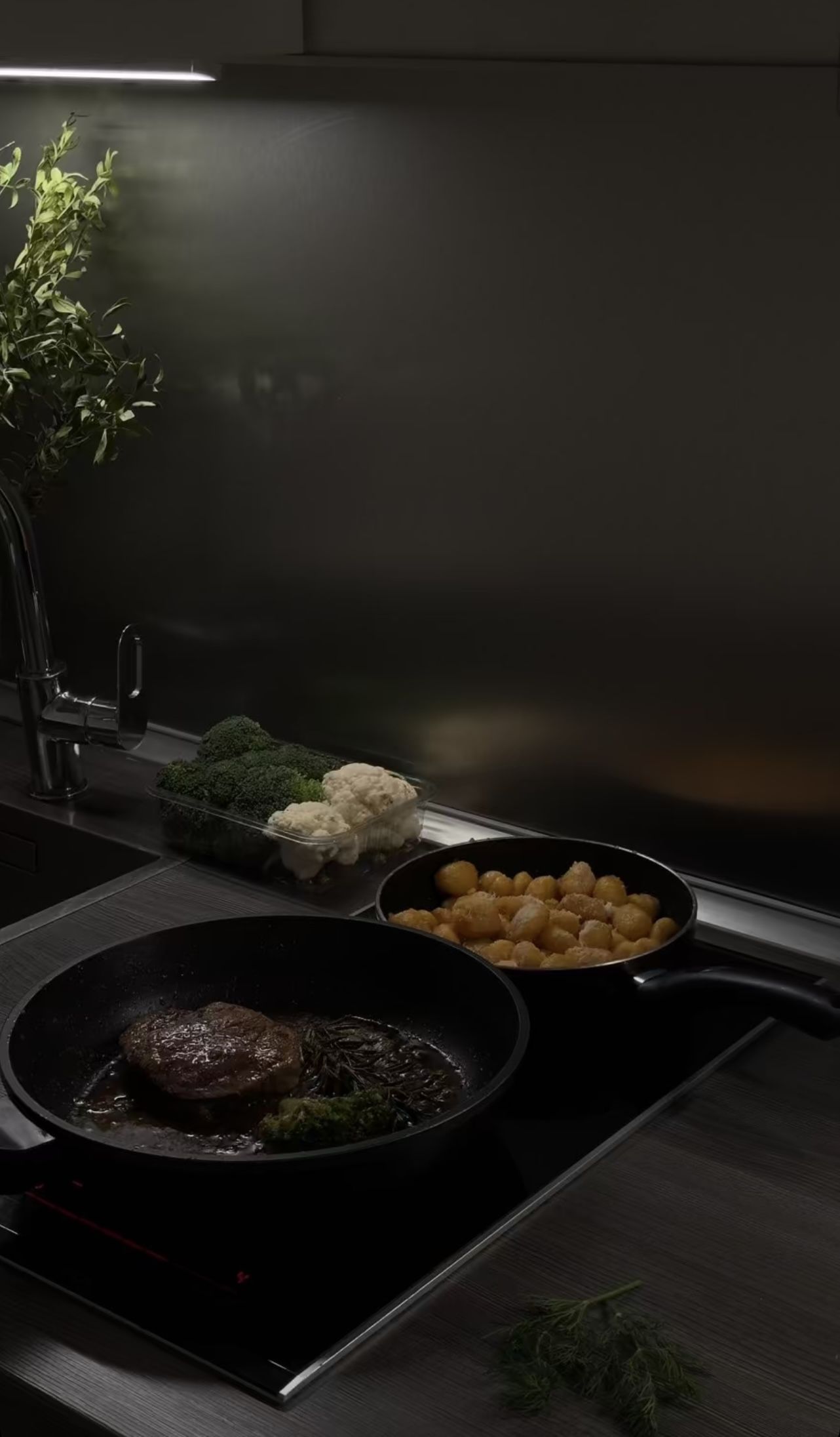 Skillet Crispy Chicken Thighs with Lemon and Herbs